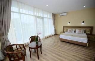 Отель Hotel 725 B Батуми Люкс с кроватью размера «king-size» и балконом-9