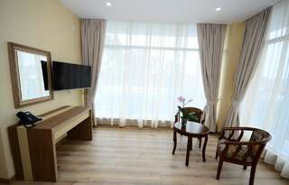 Отель Hotel 725 B Батуми Люкс с кроватью размера «king-size» и балконом-12