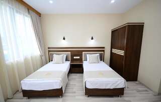 Отель Hotel 725 B Батуми Просторный двухместный номер с 2 отдельными кроватями-3
