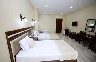 Отель Hotel 725 B Батуми Трехместный номер-3