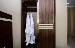 Отель Hotel 725 B Батуми Большой двухместный номер с 1 кроватью-8
